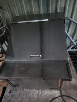 Sandwich Prep Cooler Working Has Dent On Side But Cools Down To 35 Degrees