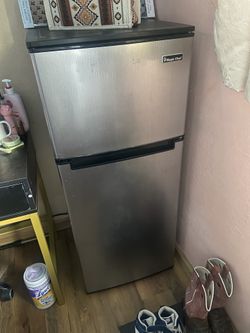 Magic Chef Fridge / Freezer 