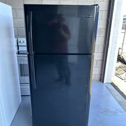Frigidaire Refrigerator (15 Days Warranty)