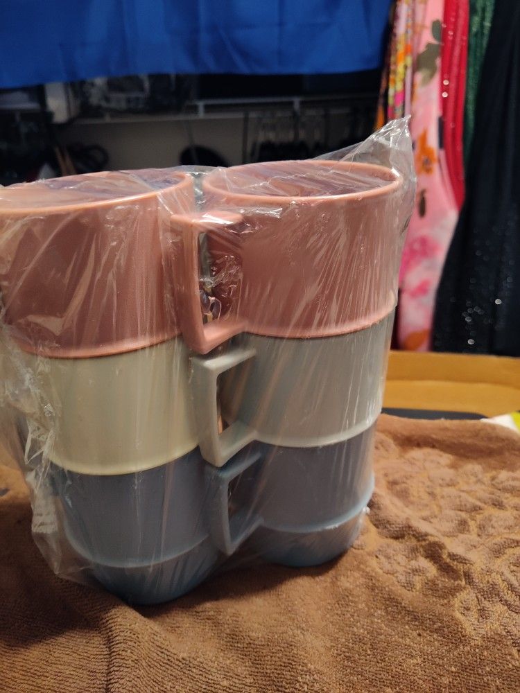 6 Tupperware Mugs $15.00
