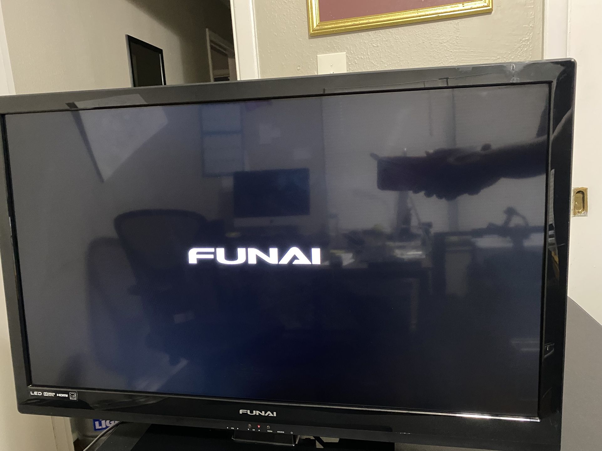 32' TV