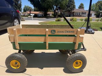 John Deere Wagon