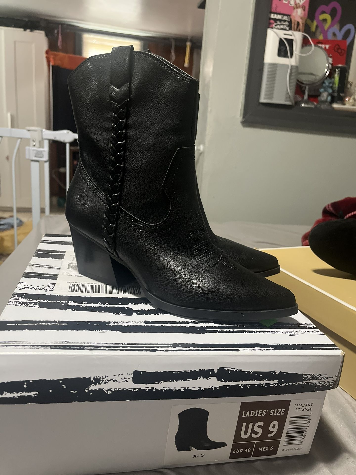 Cow Girl Mid Boots