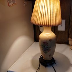        (Vintage Table Lamp)
