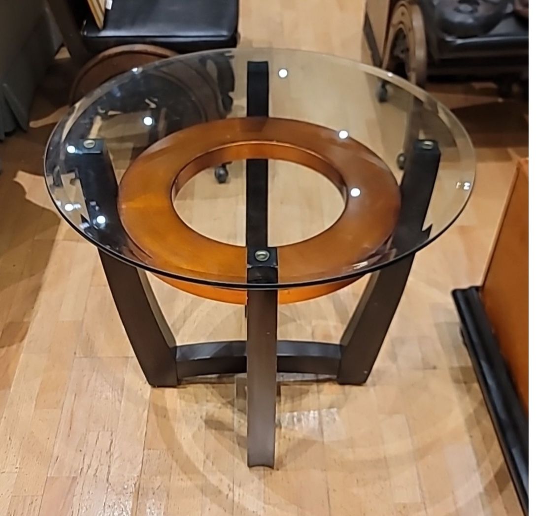 Like New Coffee Table With Two Side Tables
