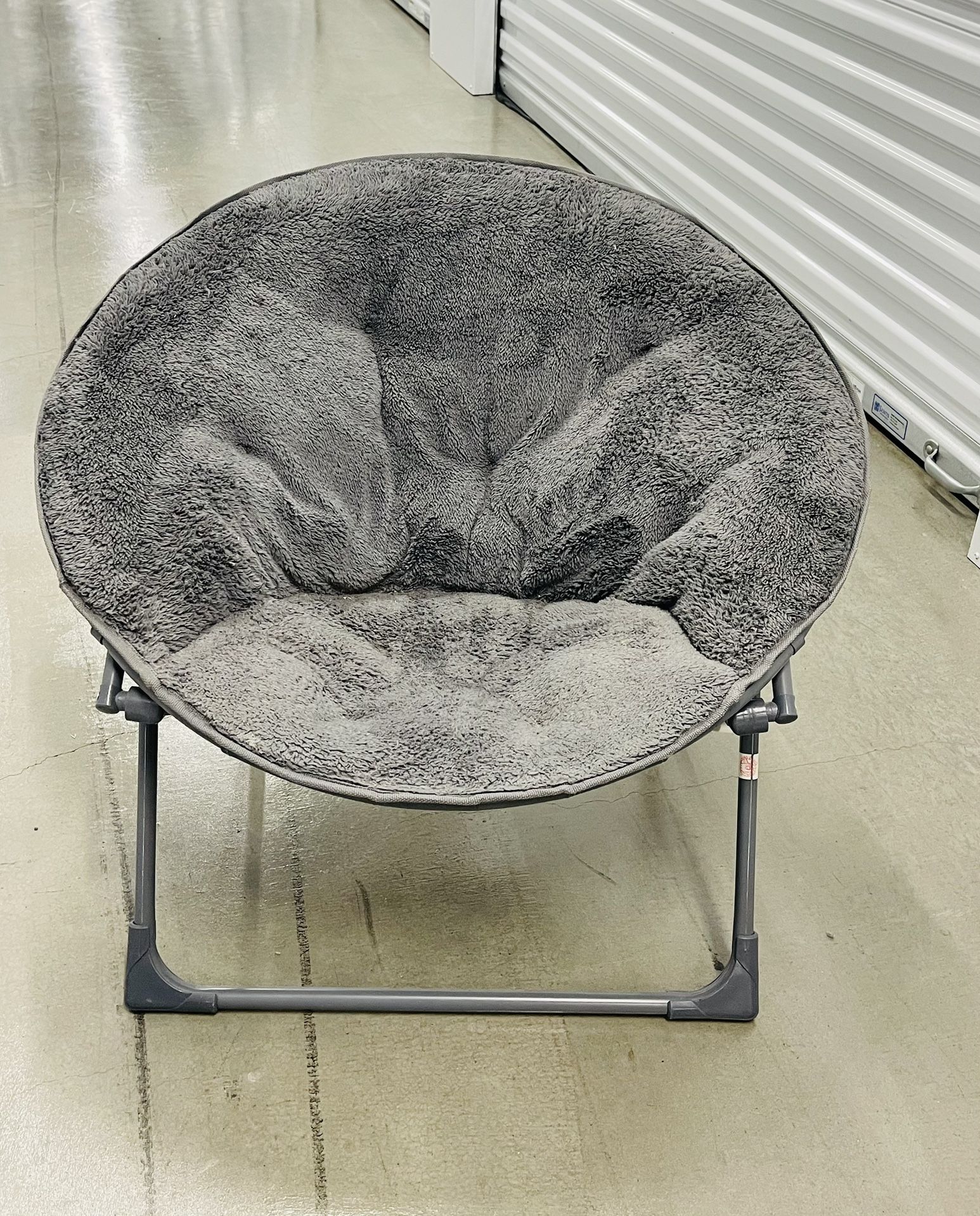 Moon Saucer Folding Chair