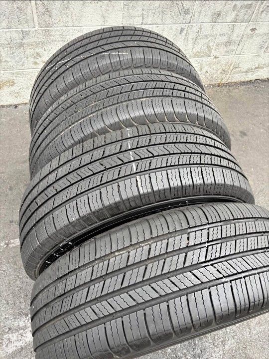 235 60 17 Tires Con 80% De Vida Las 4 De La Marca Michelín