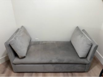 Silver-gray small daybed /chaise/ sofa