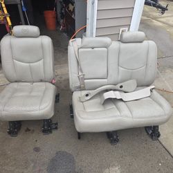 2006 Chevy 2500hd Crewcab Rear Seat.