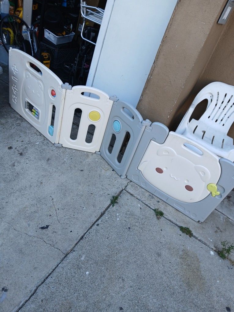 3 PANELS PLAY PEN