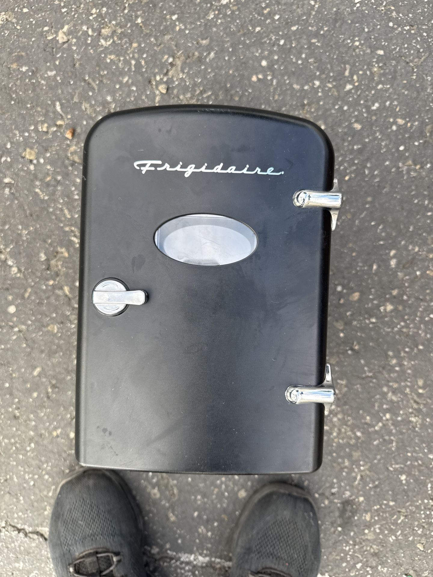 Frigidaire Mini Retro 6-Can Cooler/Warmer – Black – Works Great!