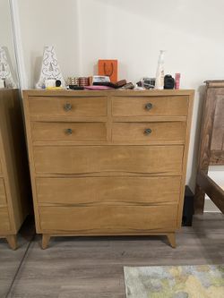 Mid Century Dresser In Great Condition 