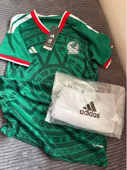 Adidas woman slim large