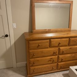 Solid Wood (Maple) Dresser w/ Mirror - GREAT CONDITION 
