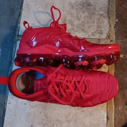 NIKE Red On Red Vmax Plus Size 9