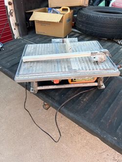 Tile cutter