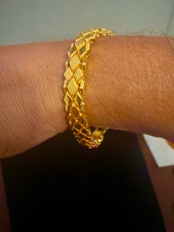 22k gold bracelet diamond cut 24.5 grams 8” semi hollow price is firm