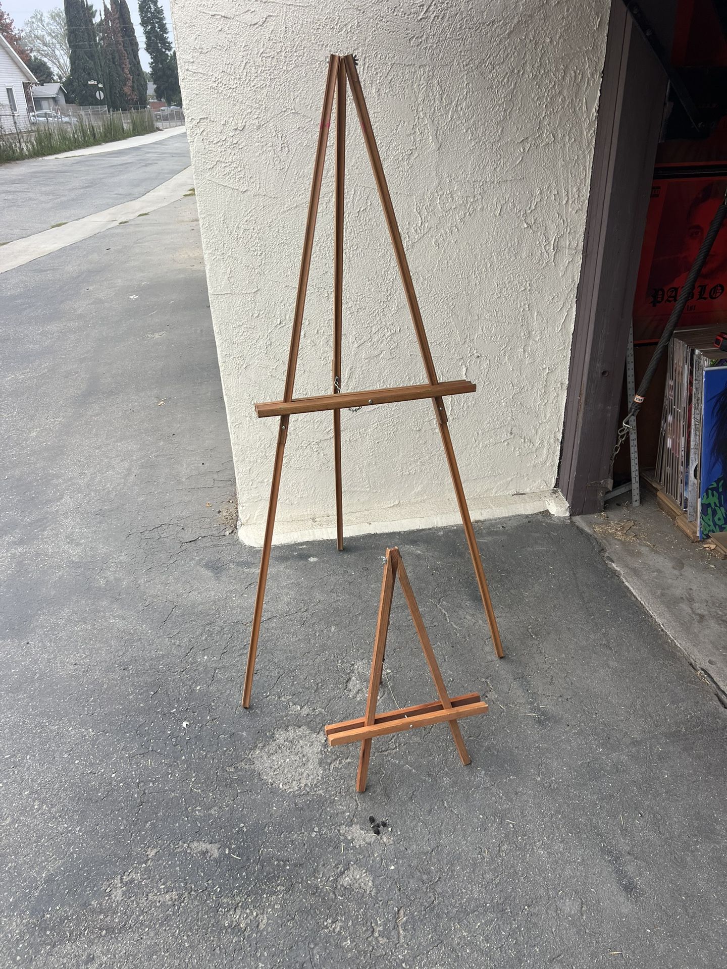 Easel (2 For 1, Small & Big One Included)