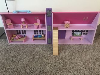 Foldable wooden doll house