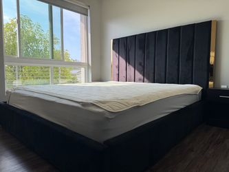 Luxury Cali king Bed with Headboard ( Not for free give me your offer )