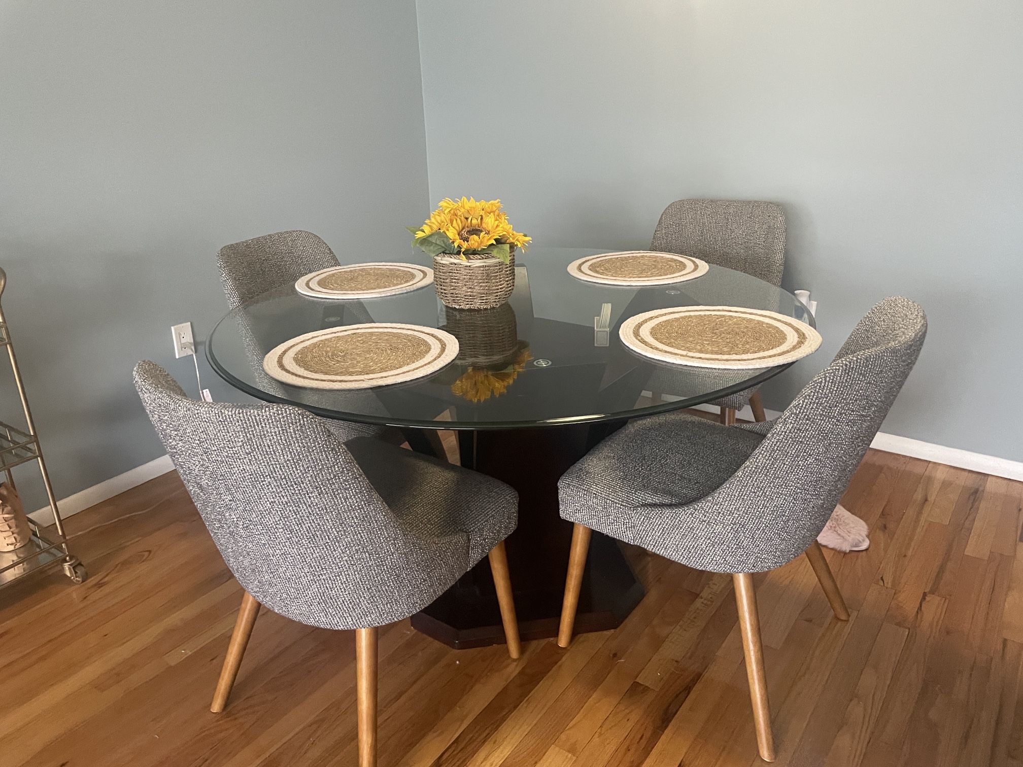 Round Glass Top Dinning Table Set With 4 Chairs