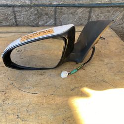 2014,2015,2016,2017,2018,2019 Toyota Corolla Driver Side View Mirror
