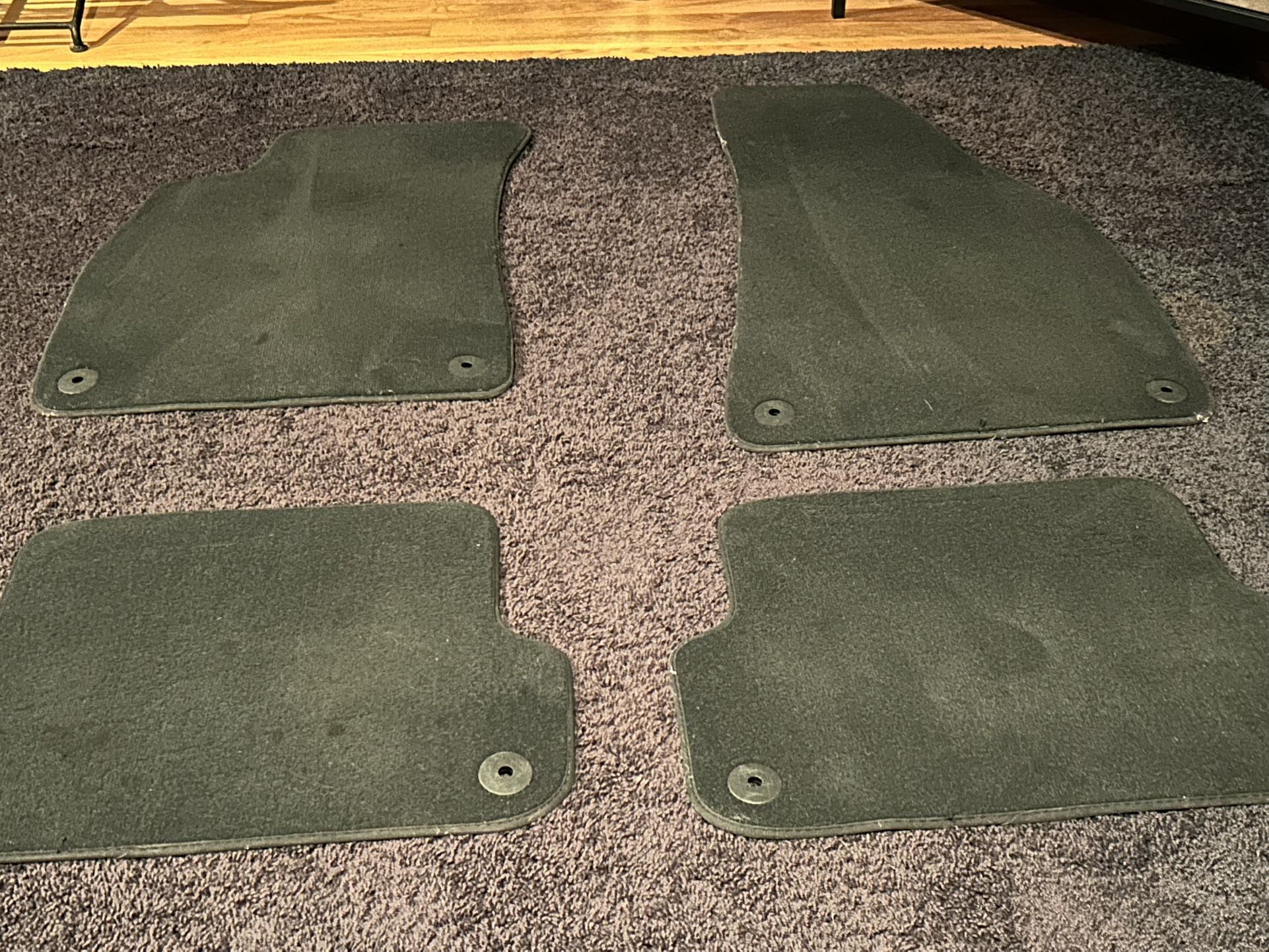Super Nice Audi Floor Mats -Free