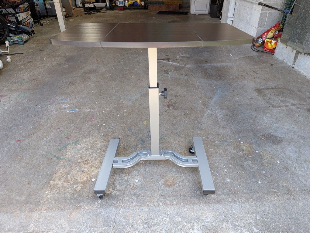 Small Desk On Wheels