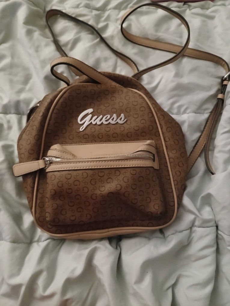 Pretty cute GUESS BACKPACK 🤎