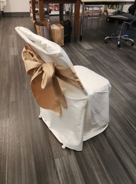 100 Chair Cover And Gold Sash