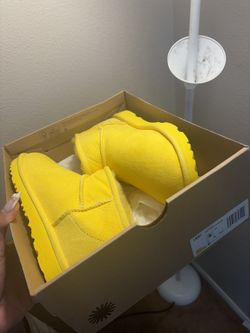 Yellow UGG Classic Ultra Mini boots Size US 6 #shearling #winter