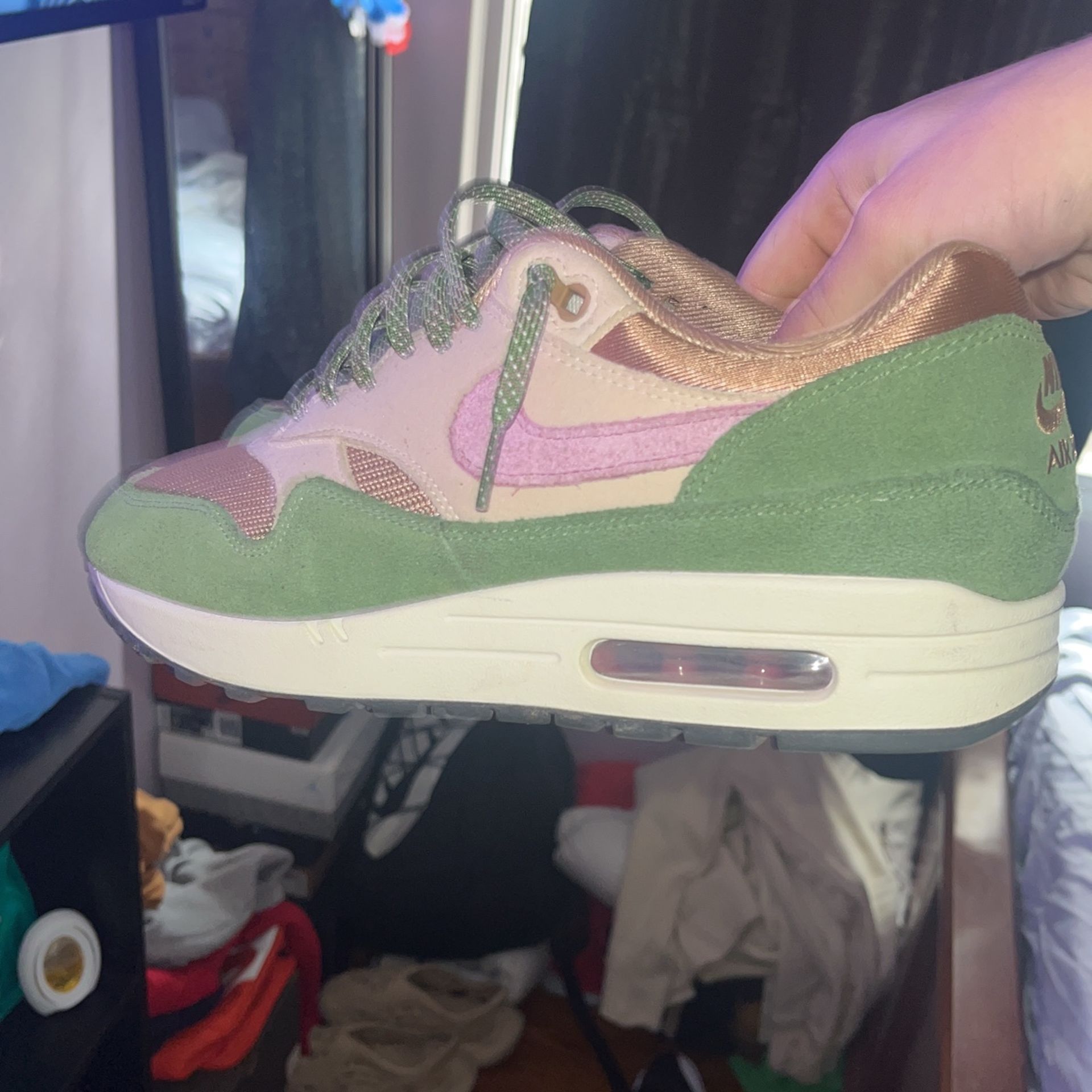Bearly Worn No Box Size 9 Nikes