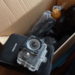 "GoPro" Style Camera With Accessories 