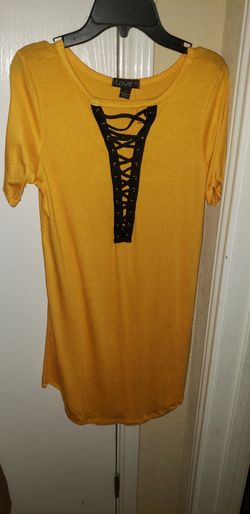 Yellow juniors dress size medium