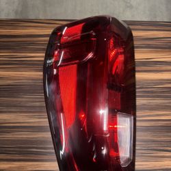 2020-22 GMC Sierra Left Tail Light 