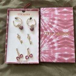 Steve Madden earrings set