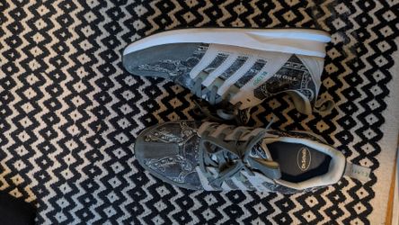 Pre Owned sneakers