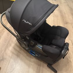 Nuna Car seat and Base 