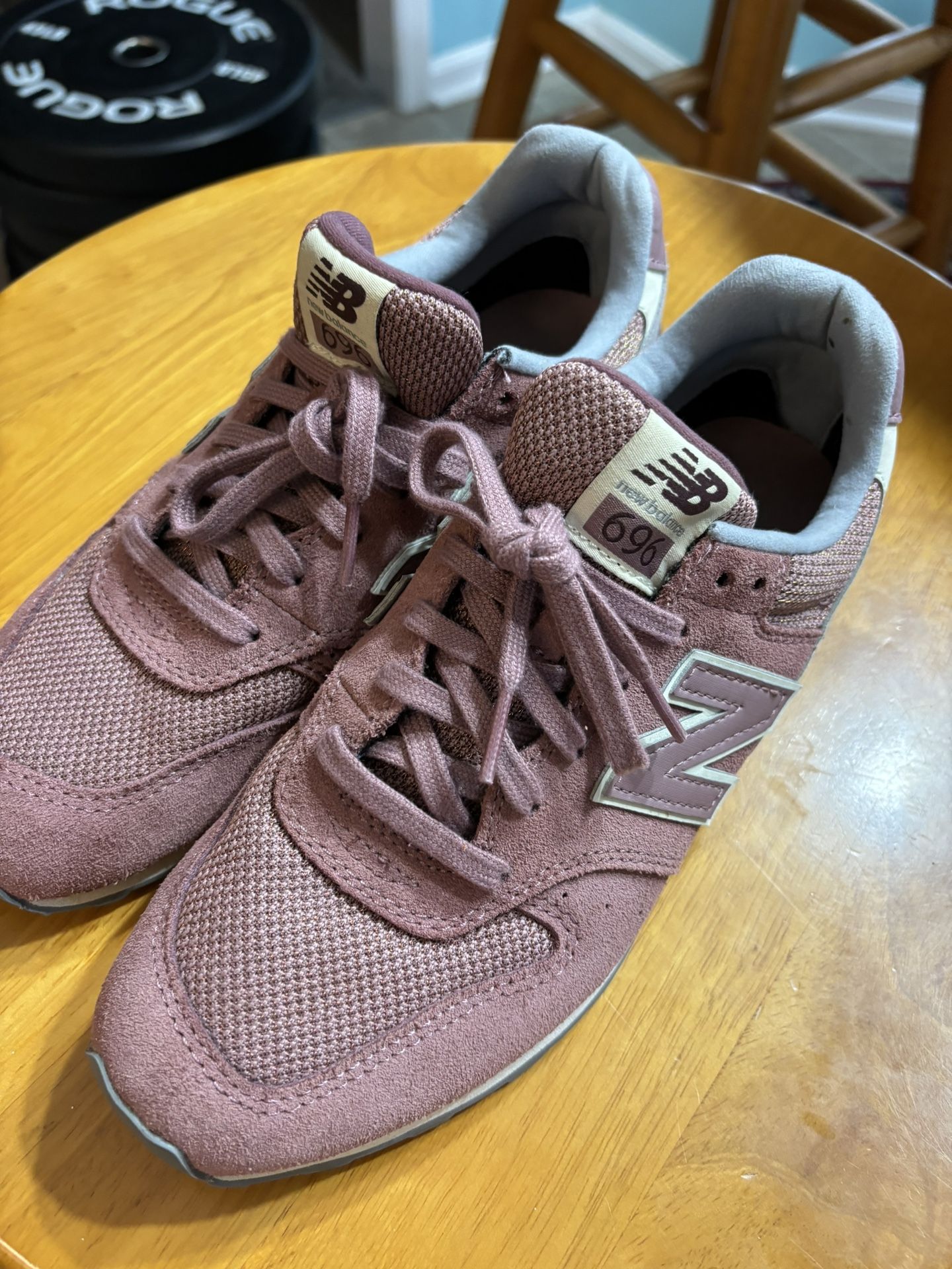 Ladies New Balance Sneakers / Size 8.5 And In Excellent Condition/wore Only A Few Times
