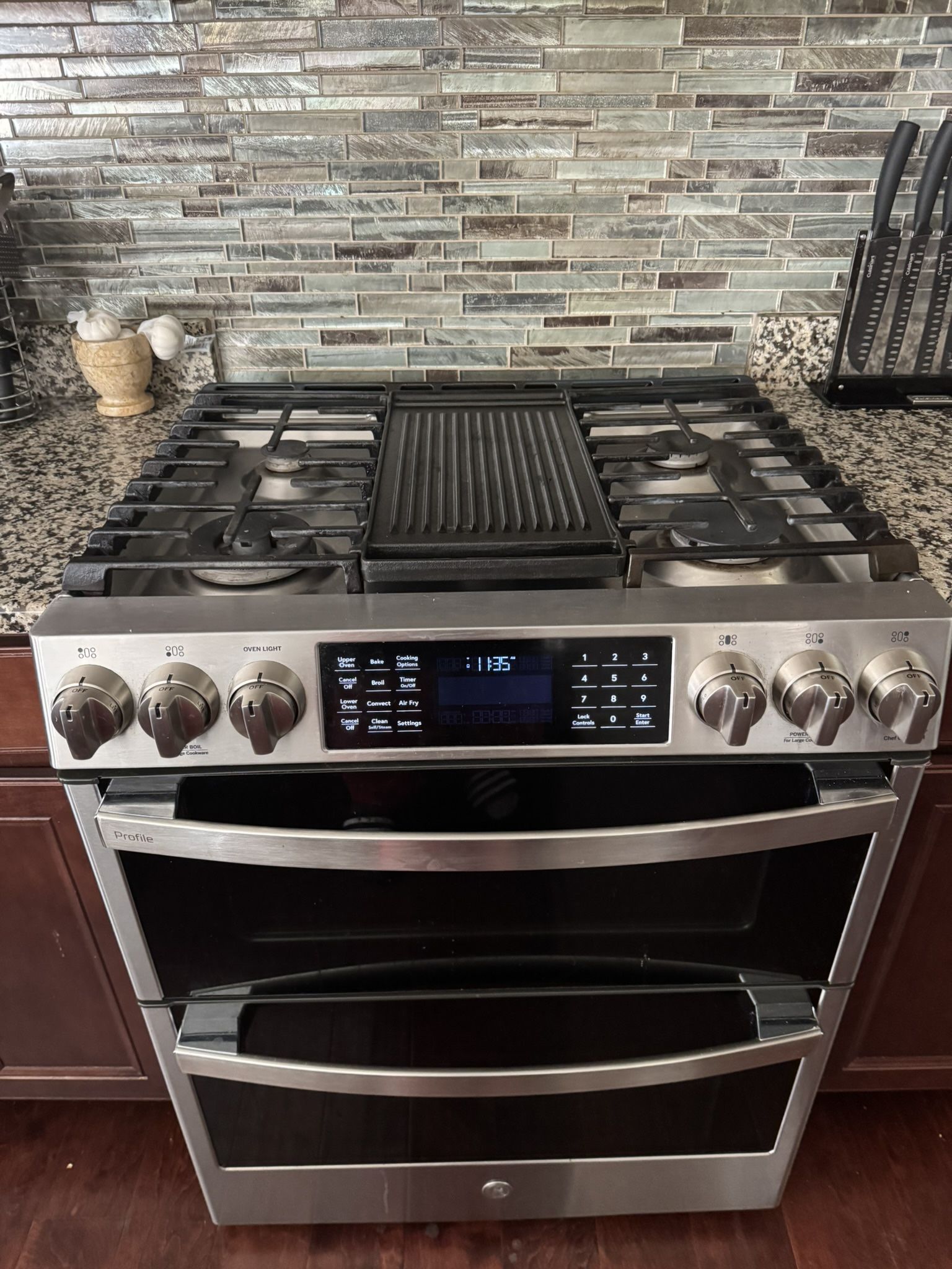GE PROFILE Stainless Steel Gas Range $1500
