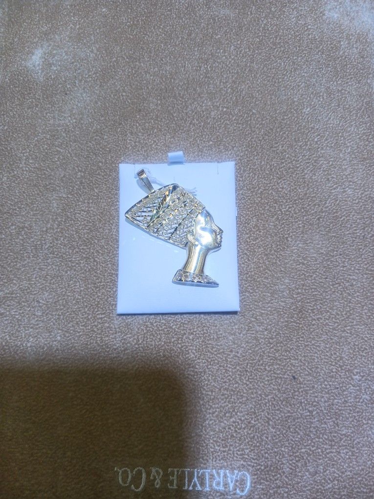 Beautiful 14k Gold Nefertiti