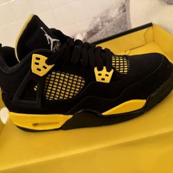 Jordan 4’s Thunder 