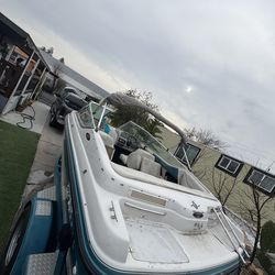 Chaparral 1830 SS mercruiser 4.3L V6 marine engien a GM 262  cu in V6