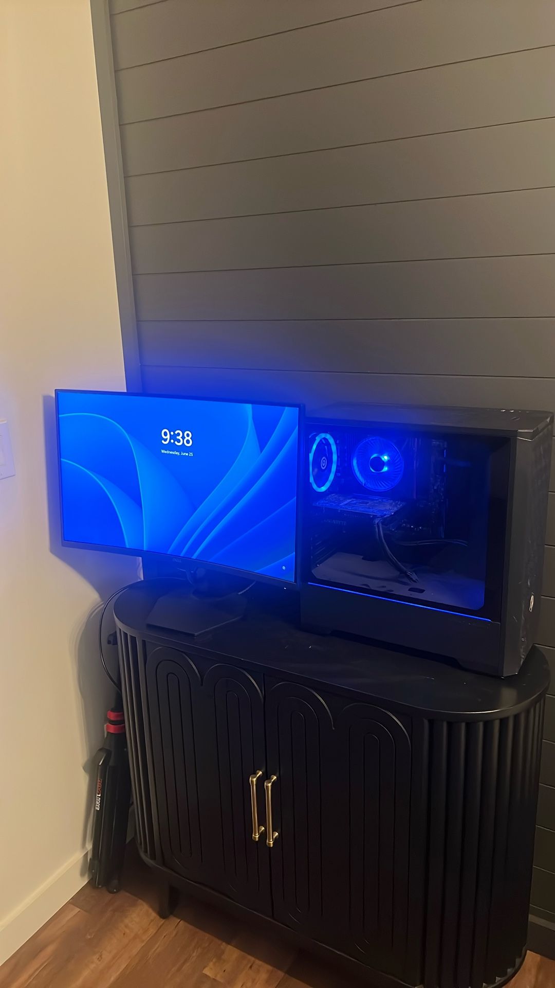 Cyber Power PC Gaming Desktop With 27 Inch Curved Gaming Monitor