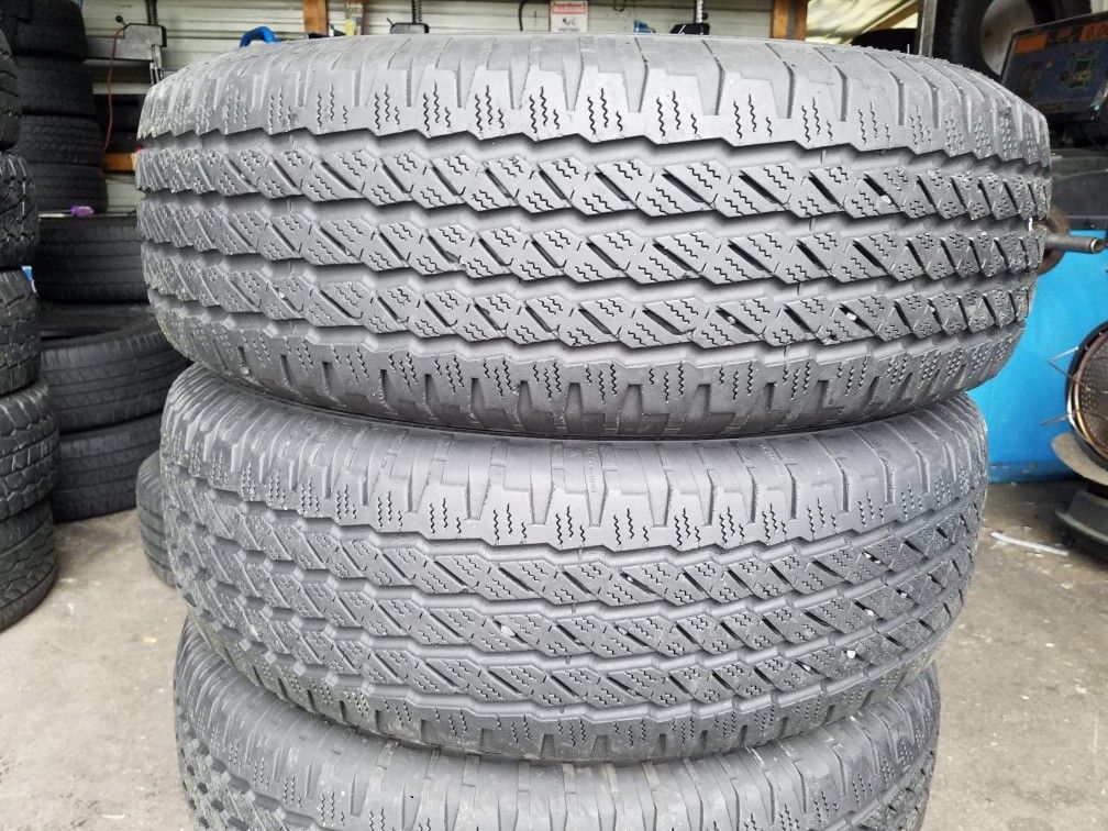 235 70 16 SET OF 4 MICHELIN CROSS TERRAIN TIRES IN GREAT CONDITIONS WITH 75 TREAD LIFE