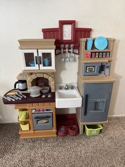 Step2 Heart of the Home Play Kitchen