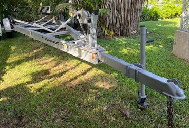 Aluminum triple Axel trailer up to 32’ boat. Registration. New lights, new wires, new carpet, new Axel. Good 15’ tires on 6 lugs rims. No workneeded. 