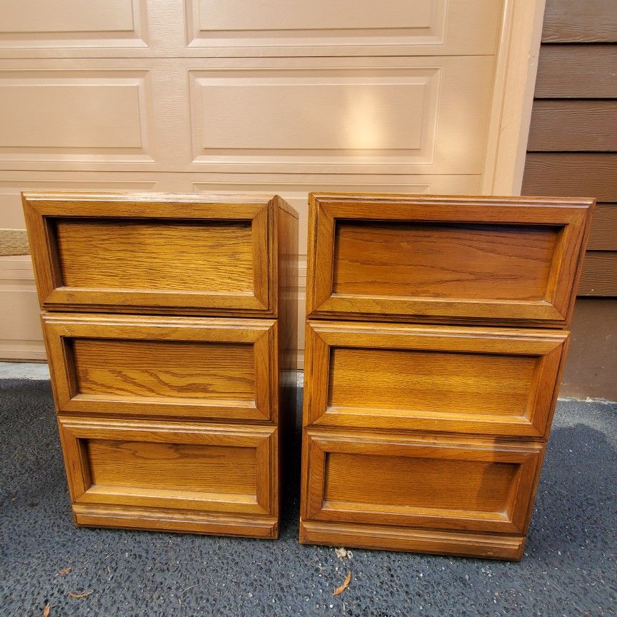 Modulus Morris Furniture Mid Century Modern Solid Wood 2 Meching End Tables/ Nighstands / Side Tables / 3 Drower Dressers Only $95 For Set.