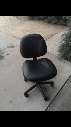 Black computer spin chair