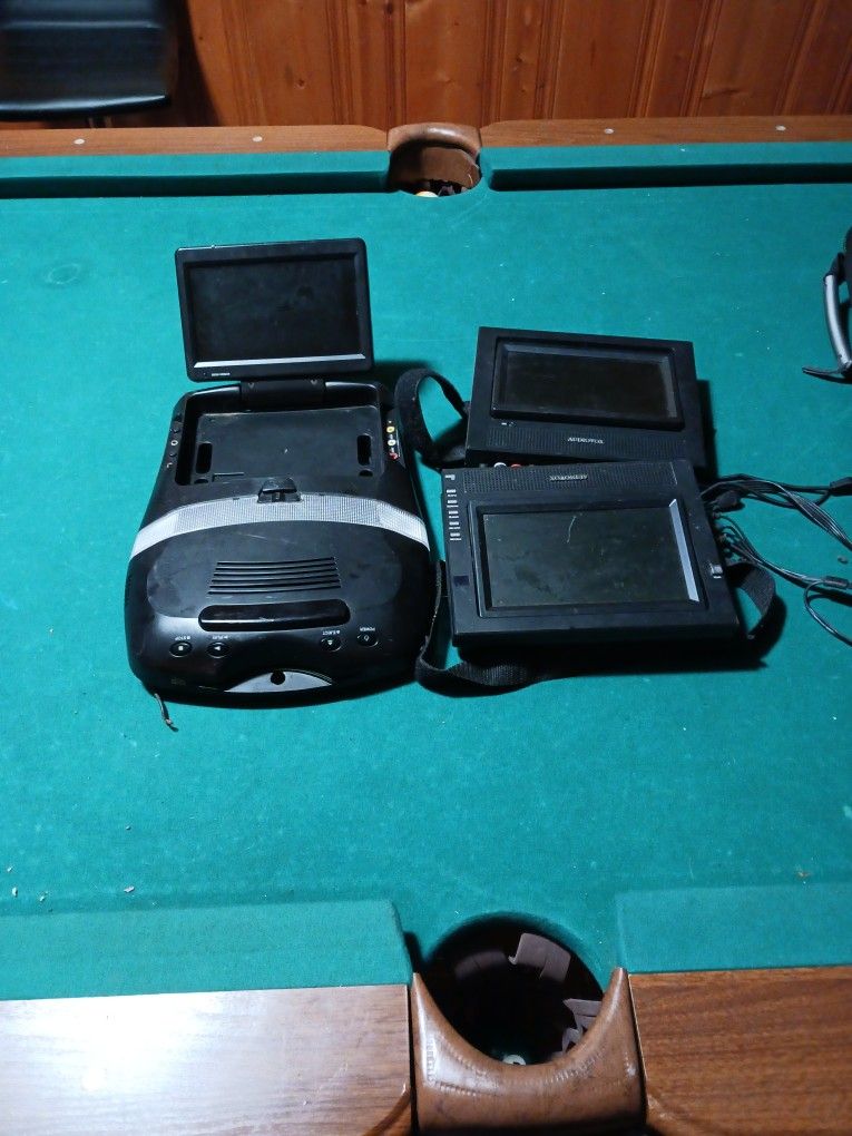 DVD player with 1 flip down screen & 2 back seat headrest screen truck got wreaked